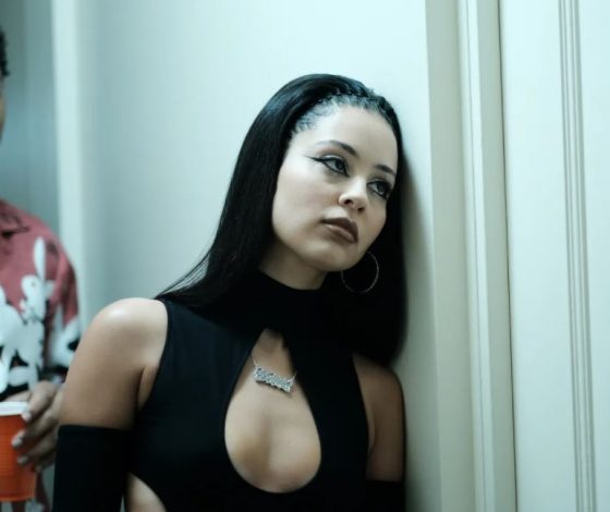 Черное платье с вырезами, как у Мэдди из «Эйфории», объект желания всех it-girls: где искать стильные варианты