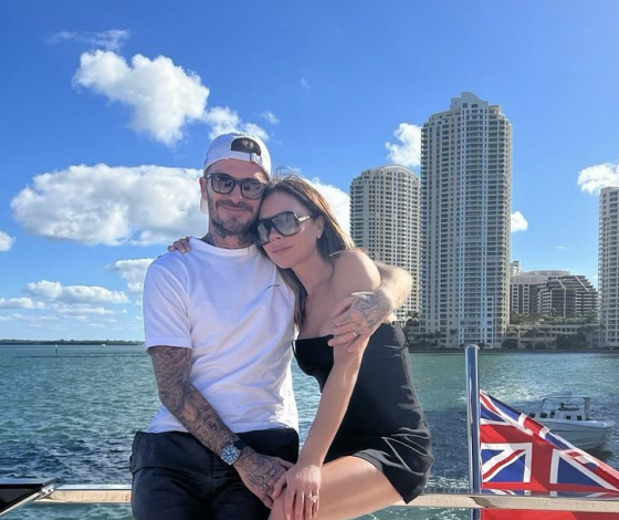 В полном составе: Бекхэмы отдыхают на новой яхте за 6,6 млн долларов