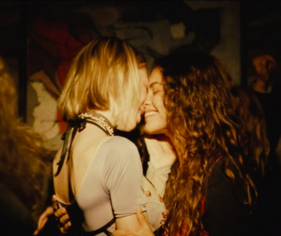 Тренд сезона в стиле «Эйфории»: боб-каре для Джулс и другие прически