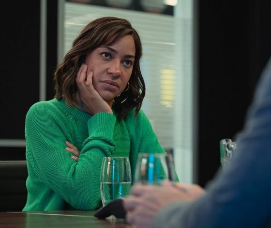 Зеленый свитер, как у главной героини сериала «Прошлое не отпустит», – главный мастхэв зимы: где найти стильные варианты