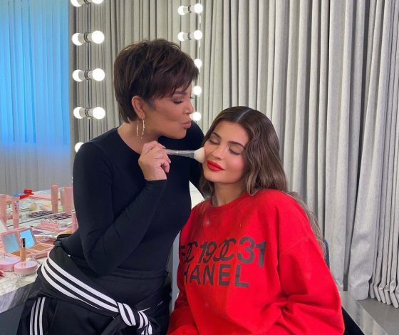 «Ангельская дата»: Крис Дженнер рассказала про вторые роды Кайли