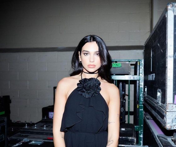 В ожидании лета: Дуа Липа в очень эффектном бикини