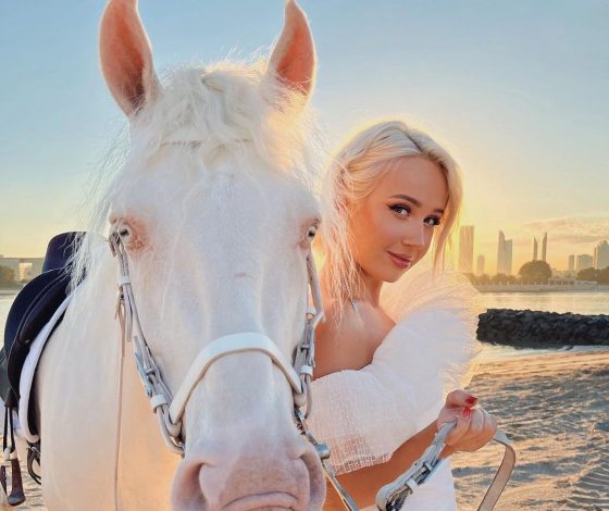 «Осталось только принца найти»: сказочные снимки Клавы Коки в белоснежном платье