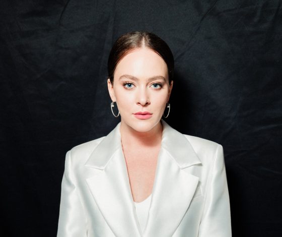 Тонкое кружево и жемчуг: Аглая Тарасова снялась в белье