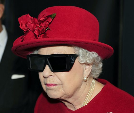 Королевские эксперты беспокоятся за самочувствие королевы Елизаветы II: она уже не в состоянии выходить из замка