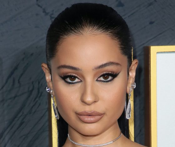 На смену «паучьим лапкам»: как повторить эффект «парящих ресниц» дома?