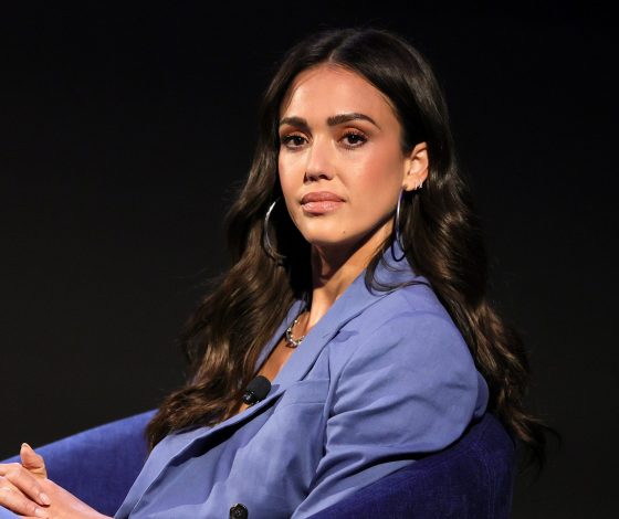 На фоне слухов о разводе Джессика Альба выложила новые фото