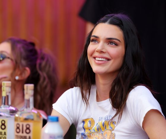 На чьей она стороне? Как Кендалл Дженнер отреагировала на «отмену» Канье Уэста на фестивале