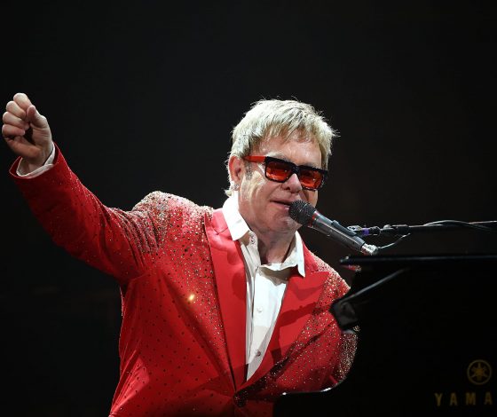 Элтон Джон госпитализирован