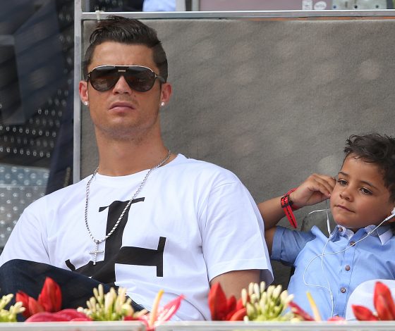 По стопам отца: 11-летний сын Криштиану Роналду подписал контракт с «Манчестер Юнайтед»