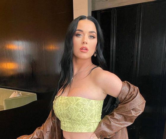 Я – женщина, и я умею рычать: Кэти Перри в платье с леопардовым принтом