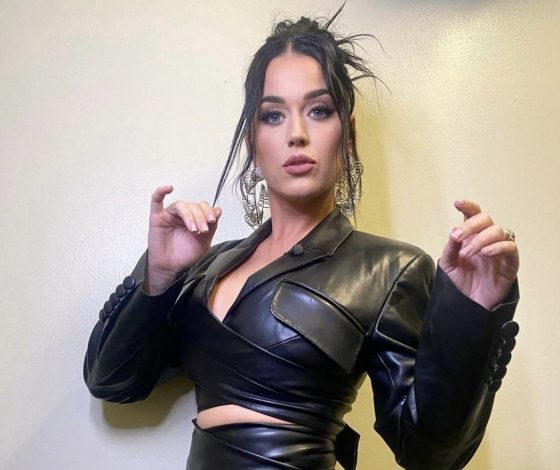 Кэти Перри показала, как Орландо Блум тренируется с голым торсом