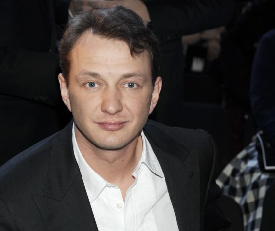 После скандального увольнения: Марата Башарова взяли на работу во МХАТ имени Горького
