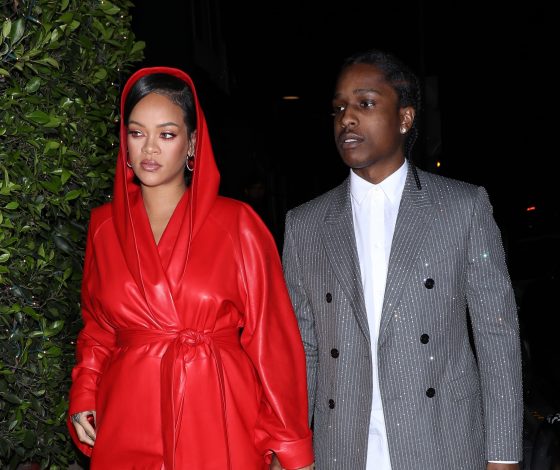 Не боится привлечь внимание: беременная Рианна в очень красном образе