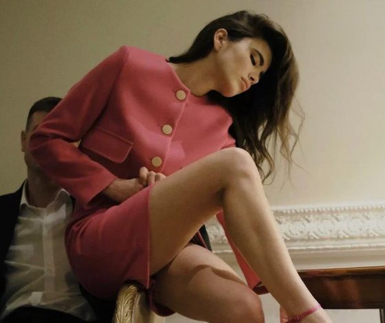 От розового костюма до белого платья: Charmstore  выпустили коллекцию, посвященную любви к себе