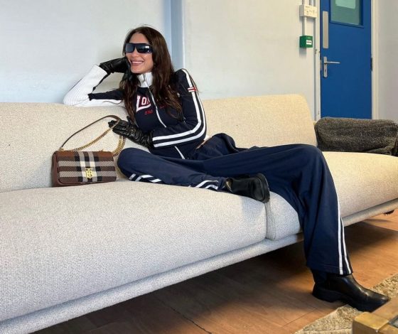 Этой весной мы будем носить спортивные костюмы в стиле 70-х: где найти стильные варианты