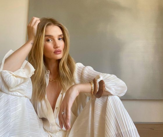 Роузи Хантингтон-Уайтли впервые показала лицо дочери