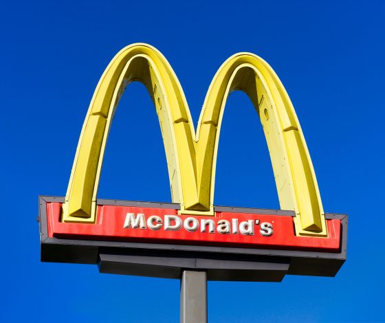 McDonald's временно закрывается в России