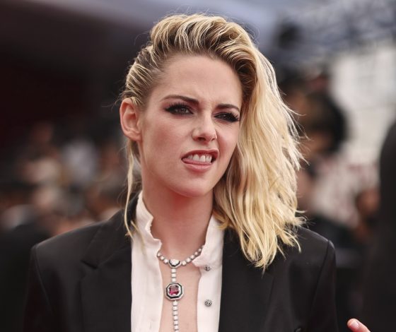 10 худших образов звезд на «Оскаре – 2022»: от Эми Шумер в платье c гигантским бантом до Кристен Стюарт в шортах