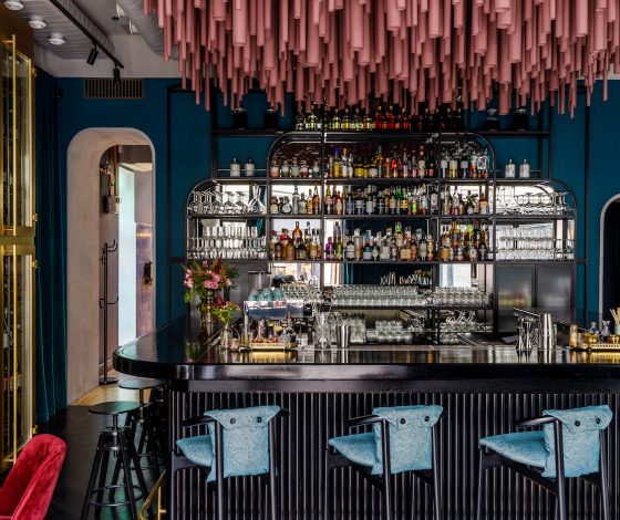 Планы на выходные 2-3 апреля: вечеринка в доходном доме на Кузнецком мосту, богемный бар на Петровке и концерт Хаски в IZI