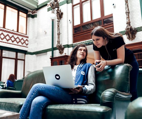 Российские блогеры стали выбирать ВКонтакте в два раза чаще, чем Telegram