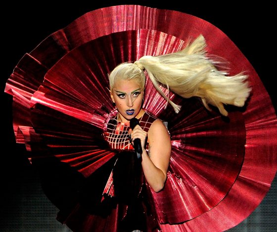 Звезда родилась: 24 самых эпатажных образа Леди Гаги