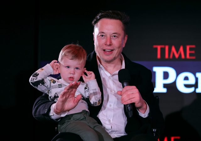 Илон Маск появился на публике с двухлетним сыном