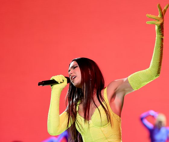 Как выйти из неловкой ситуации на публике: показывает Дуа Липа