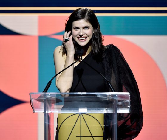 Первый выход Александры Даддарио после того, как на нее пытались напасть