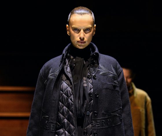 Ирина Шейк вернулась на подиум в необычном образе