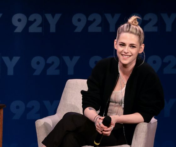 Кристен Стюарт заметили в Берлине. Спорим, ты не узнаешь звезду «Сумерек» на новых фото папарацци?