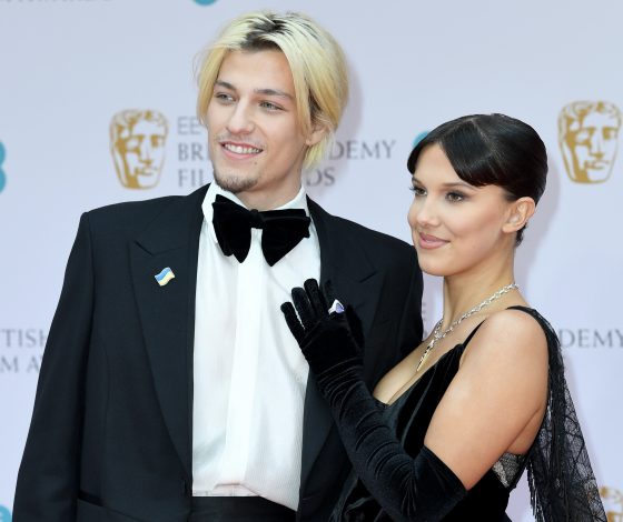 Звезда «Очень странных дел» Милли Бобби Браун впервые вышла в свет со своим парнем