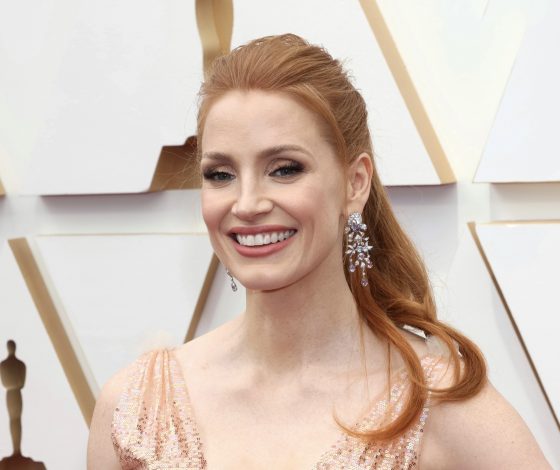 Лучшие бьюти-образы звезд на «Оскаре – 2022»: от Джессики Честейн до Зендеи