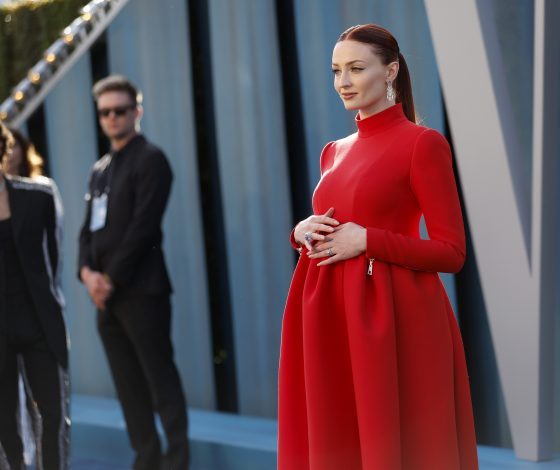 Пайетки и красный цвет – два главных тренда ковровой дорожки «Оскара – 2022»