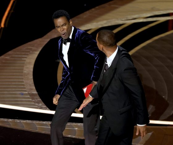 Крис Рок сказал, что не будет комментировать пощечину Уилла Смита на «Оскаре», пока ему не заплатят