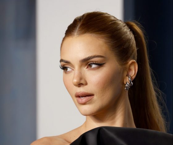 5 трендов в окрашивании волос этой весной: от клубничного каштанового до мокко