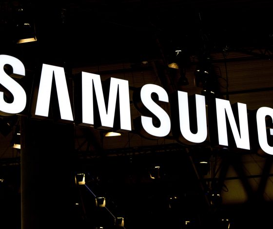 Компания Samsung приостанавливает экспорт своих товаров в Россию