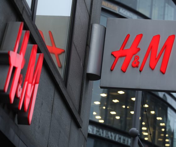 Холдинг H&M Group приостанавливает продажи в России
