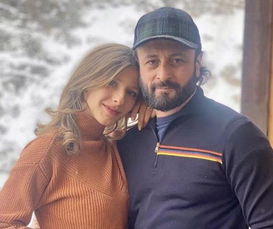 Елизавета Арзамасова и Илья Авербух поставили трехлетнего сына на коньки: видео