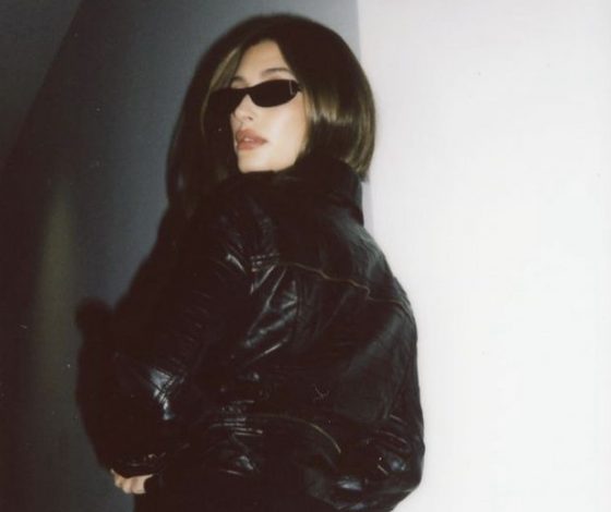 Прозрачное кружево, едва скрывающее белье: Хейли Бибер на ужине Saint Laurent