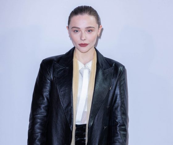 Идеальный вариант на весну - кожаный тренч, как у Хлои Грейс Морец