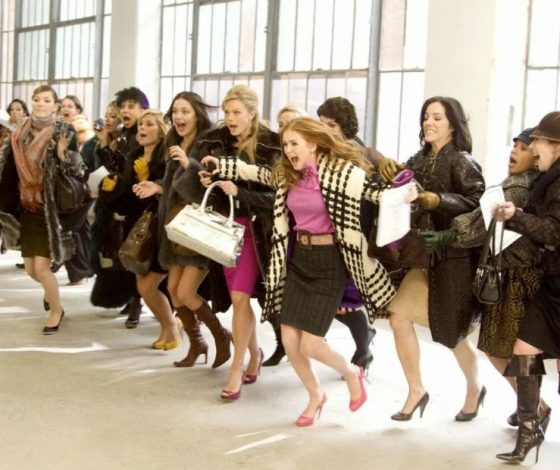 Сахар, прокладки и бумага: самые смешные мемы про «дефицитные» товары