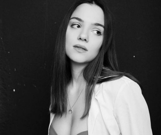 Фигуристка Женя Медведева снялась полуобнаженной для обложки журнала