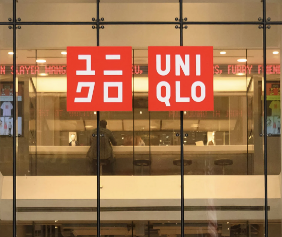 Uniqlo приостанавливает работу в России