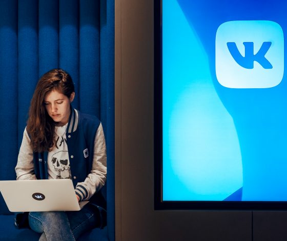 Анна Хилькевич, Ксения Бородина, Александр Плющенко и многие другие: звезды теперь общаются с аудиторией ВКонтакте