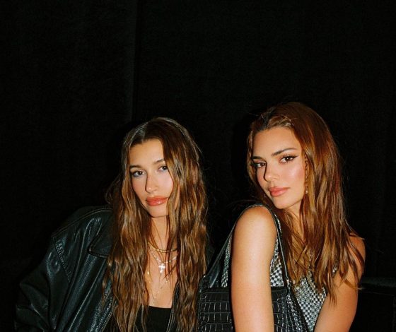 Хейли Бибер в пеньюаре и чулках, а Кендалл Дженнер в боди и кружевной вуали. Чей образ получился сексуальнее?