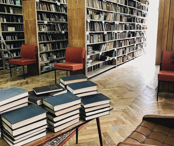 Планы на майские праздники: день рождения System 108 в «Мутаборе», похмельные бранчи в Marius и книжная ярмарка в «Переделкино»