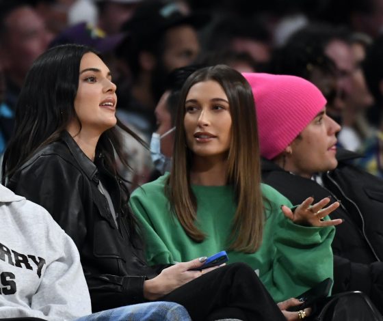 Близнецы не по крови, а по прическе: Кендалл и Хейли теперь практически одинаковые