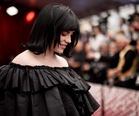 Билли Айлиш ответила на критику своего платья с церемонии «Оскар»