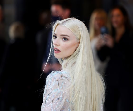 Ледяная красота: Аня Тейлор-Джой в образе Dior на премьере «Варяг»